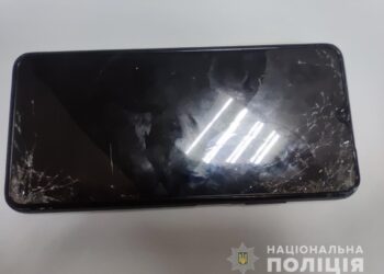 У Кам`янському троє неповнолітніх хлопців пограбували 37-річного чоловіка