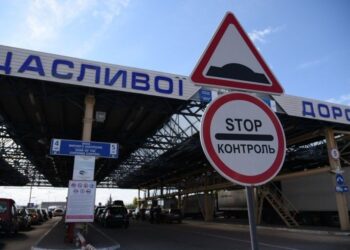 Ще одну категорію чоловіків почнуть випускати за кордон: Кабмін назвав умови