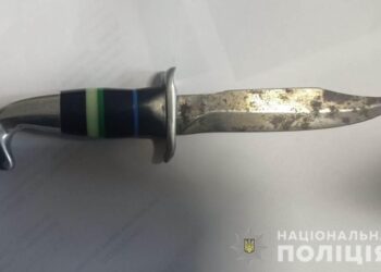 У Кам`янському 32-річного чоловіка зарізали посеред вулиці