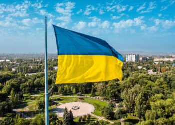 У Кривому Розі на честь свята підняли найбільший прапор міста (ФОТО)