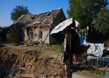 Військова адміністрація показала наслідки прильоту ракети «Іскандер» по Дніпру (ФОТО)