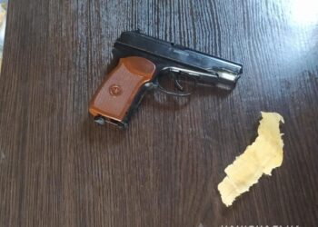 На автовокзалі Дніпра затримали агресивного озброєного чоловіка: подробиці від поліції