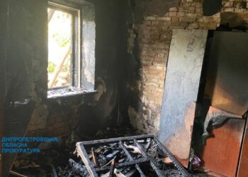 Прокуратура показала нові фото з обстріляних територій Дніпропетровщини 