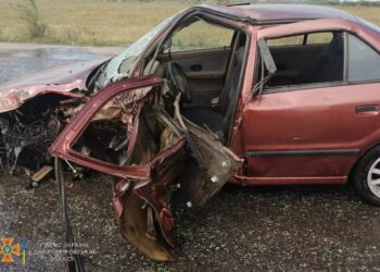 На Дніпропетровщині на трасі сталася аварія з двома постраждалими 