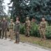 Десантники з Дніпропетровщини підняли державний прапор у вільному Ізюмі під час візиту президента
