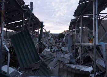 Поранено 4 людини внаслідок ракетного удару по Дніпру та Нікополю: подробиці та фото від рятувальників