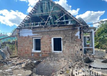 Пошкоджені будинки та господарчі споруди на Нікопольщині: поліція надала фотодокази