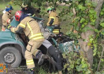 На Дніпропетровщині у ДТП загинув підліток, ще один юнак у лікарні
