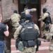 гривень у Днiпpi затримали псевдоволонтерİв – ïx пiдозрюють у розкраданні 9 мільйонв гривень