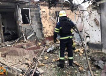 Надзвичайники оприлюднили нові фото ворожих обстрілів Дніпропетровщини 