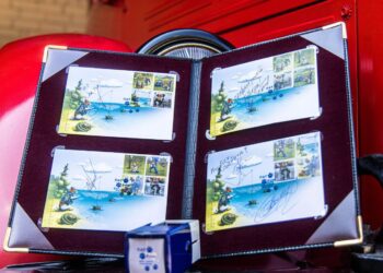 У Дніпрі та Кривому Розі сьогодні урочисто погасили нову марку з Патроном