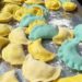 У Дніпрі діти-переселенці ліпили вареники для військових 