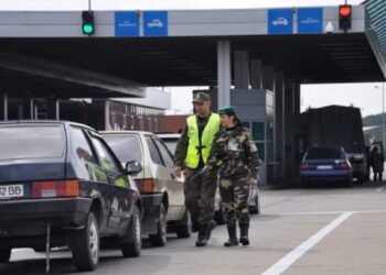 Чоловіків, які під час війни виїхали з України за кордон, при поверненні будуть затримувати 