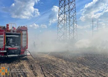 Ворог обстріляв Нікопольщину: сталася сильна пожежа