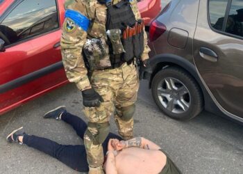У Дніпрі в ході спецоперації викрили торговця зброєю 