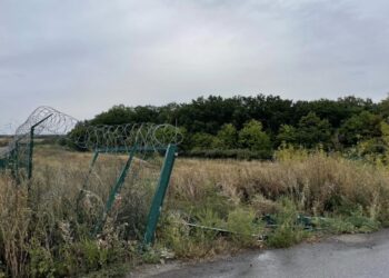 Українські бійці дійшли до кордону з росією і показали “стіну Яценюка” 