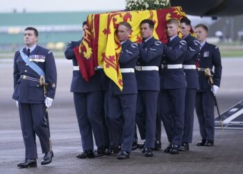 Останній рейс Єлизавети ІІ став найбільш відстежуваним в історії