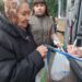Віддалені куточки нашого міста. АНД район. Наші волонтери #ФондВілкулаУкраїнська перспектива та #ФондКрилаБратства разом з партнерами Plain Compassion Crisis Response та Liudmyla Ivanenko привезли людям чергову партію продуктових наборів