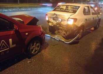 У Дніпрі автівка автошколи врізалася в таксі