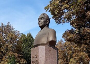 Махінації Кам’янської міськради у справі бронзового бюста Брежнєва 