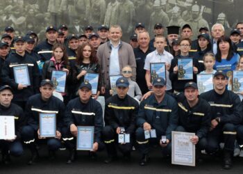 У Дніпрі привітали рятувальників із професійним святом 