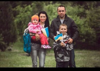 Стало відомо, що рука з синьо-жовтими браслетами з поховання в Ізюмі належить військовому з Нікополя