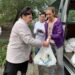 Мешканці Індустріального району міста Дніпра отримали гуманітарну допомогу – продуктові набори із запасом провізії, що їх дбайливо упакували та привезли волонтери  #ФондВілкулаУкраїнська перспектива та  #ФондКрилаБратства