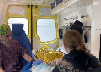 Батьки згоріли у машині: 17-річну дівчину, яку рятували у Дніпрі після обстрілу Чаплиного, доправили до Австрії
