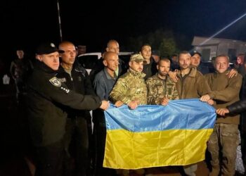 Відбувся великий обмін полоненими: з полону повернули 215 бійців, обмінявши на Медведчука