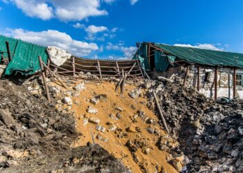 Місцеві розповіли про ракетну атаку на агропідприємство у Синельниківському районі
