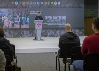 Нацполіція завершує ексгумацію тіл із місць масового поховання в Ізюмі, – Сергій Пантелеєв