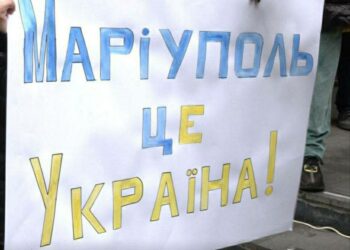 У центрі Дніпра пройшла акція проти референдуму у Маріуполі 