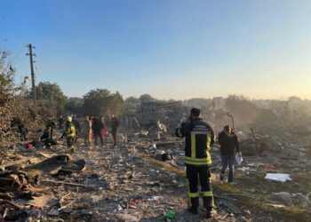 Поліція показала фото з місць ворожих «прильотів» у Дніпрі