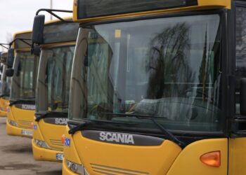 У Дніпрі ворожа ракета знищила понад 50 автобусів