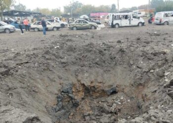 Ракетний удар по Запоріжжю: лікарі боряться за життя 5-річної дитини, якій у живіт потрапив уламок