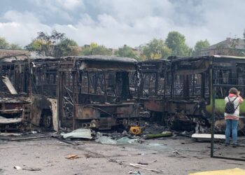 Пошукова операція завершена: рятувальники знайшли тіло третього загиблого під час атаки на АТП Дніпра