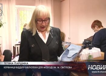 Рукавиці із старих джинсів на потреби фронту шиють у дніпровській бібліотеці