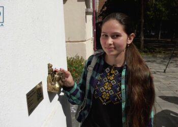 У Дніпрі відкрили 13-ту міні-скульптуру присвячену вiйськовим лікарям
