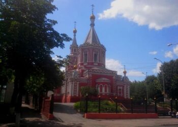 У Кам’янському підліток вдавав священика, щоб виманювати в людей гроші