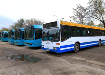 Дніпру передали ще шість великих автобусів (ФОТО)