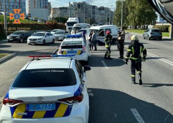 На набережній Дніпра сталася потрійна ДТП: є постраждалий