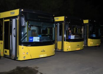 Сьогодні зранку київські автобуси вперше вийшли на маршрути у Дніпрі