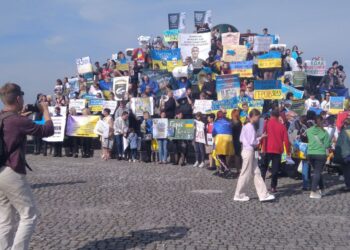 У Дніпрі проходить мітинг на підтримку українських військовополонених 