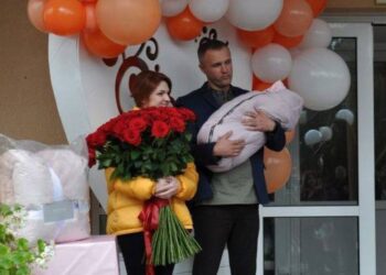 Звільнену з полону військову медичку Мар’яну Мамонову виписали з пологового (ВІДЕО)