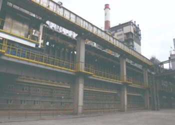 Довоєнні запахи повертаються: «АреслорМіттал» відновить роботу комплексу коксових батарей 