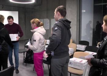 Розпочали видавати гуманітарну допомогу