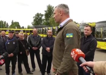 До Дніпра відправлено 30 автобусів з Києва, 10 завантажені гуманітарною допомогою, – Кличко