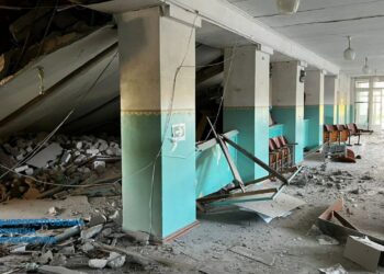 Зруйнована школа, будинки та автівки: прокуратура показала нові фото з місць ворожих обстрілів