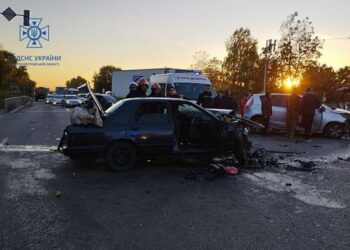 У Дніпрі сталася смертельна ДТП: тіло водія деблокували з понівеченої автівки