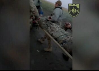 Група бійців з Дніпропетровщини підірвалася на ворожому снаряді: відео евакуації поранених